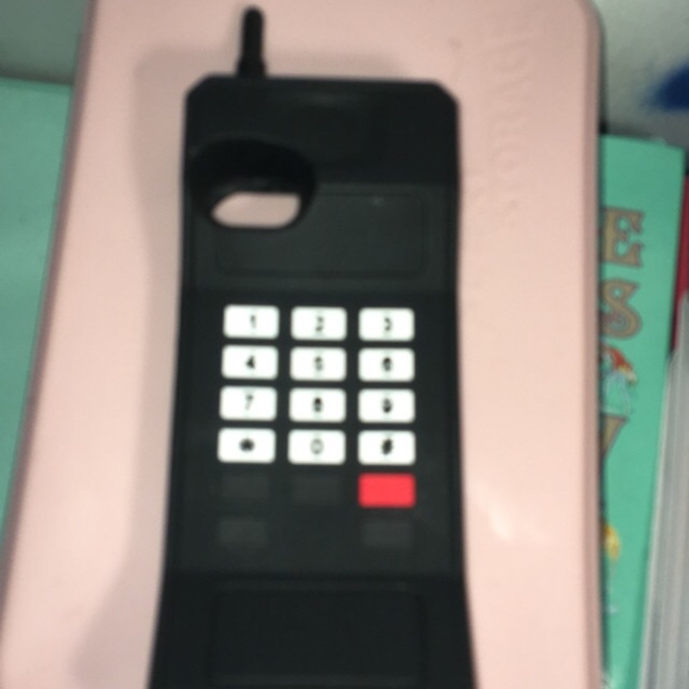 iPhone 6/6s/7/8 retro cell phone case.